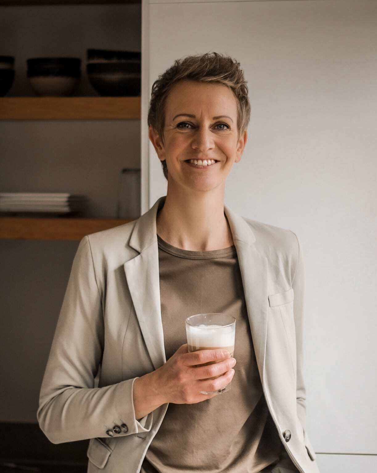 met koffie in de hand ontspannen